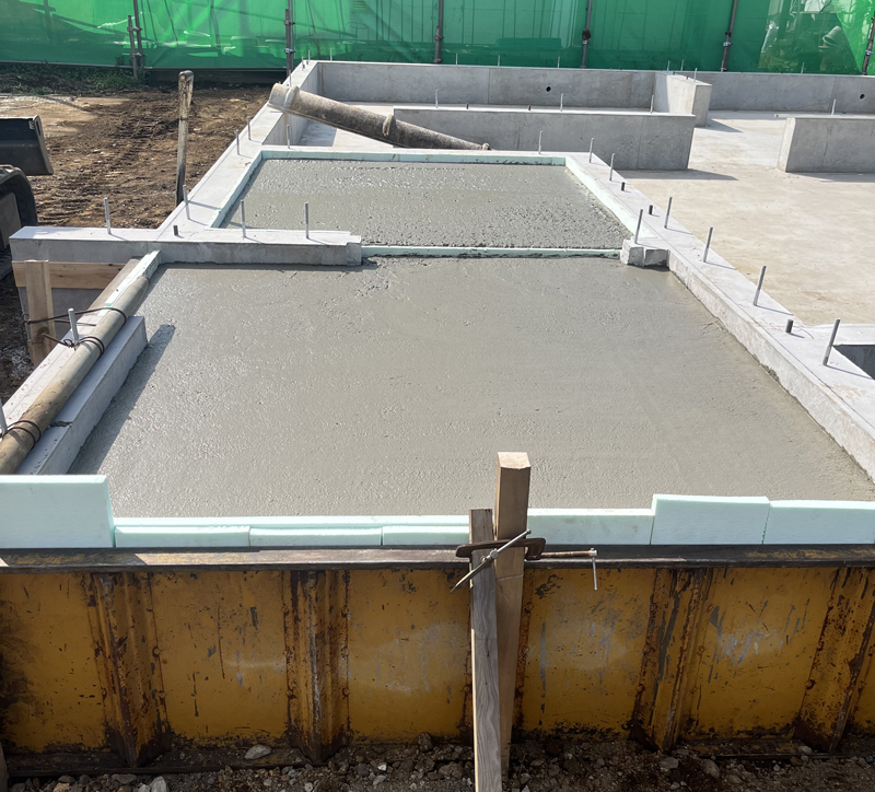 個人住宅の基礎工事にコンクリート打設